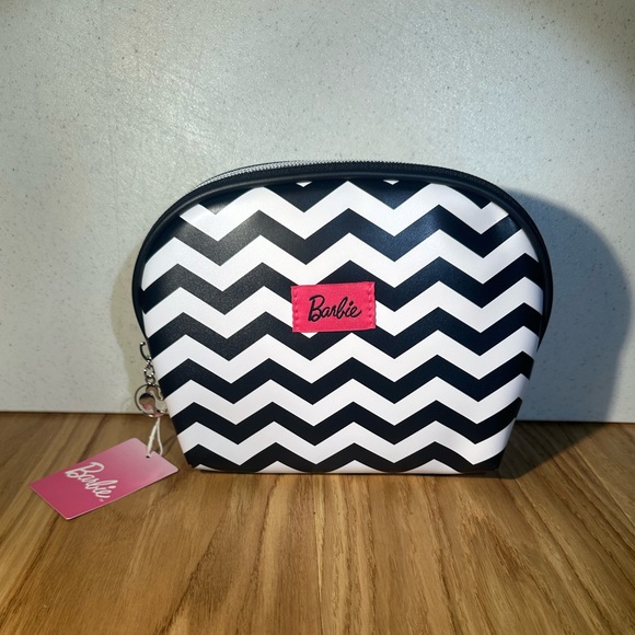 Barbie Makeup Bag - Picture 4 of 5